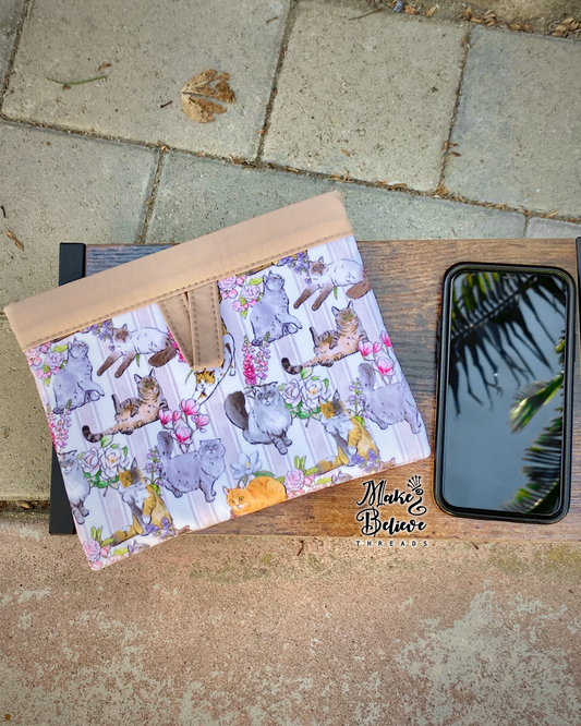 Beige Floral Cat Stripes Snappy Pouch
