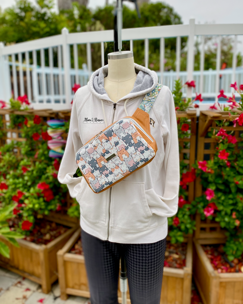 Golden Ochre Smitten Kittens Large Hip Pack