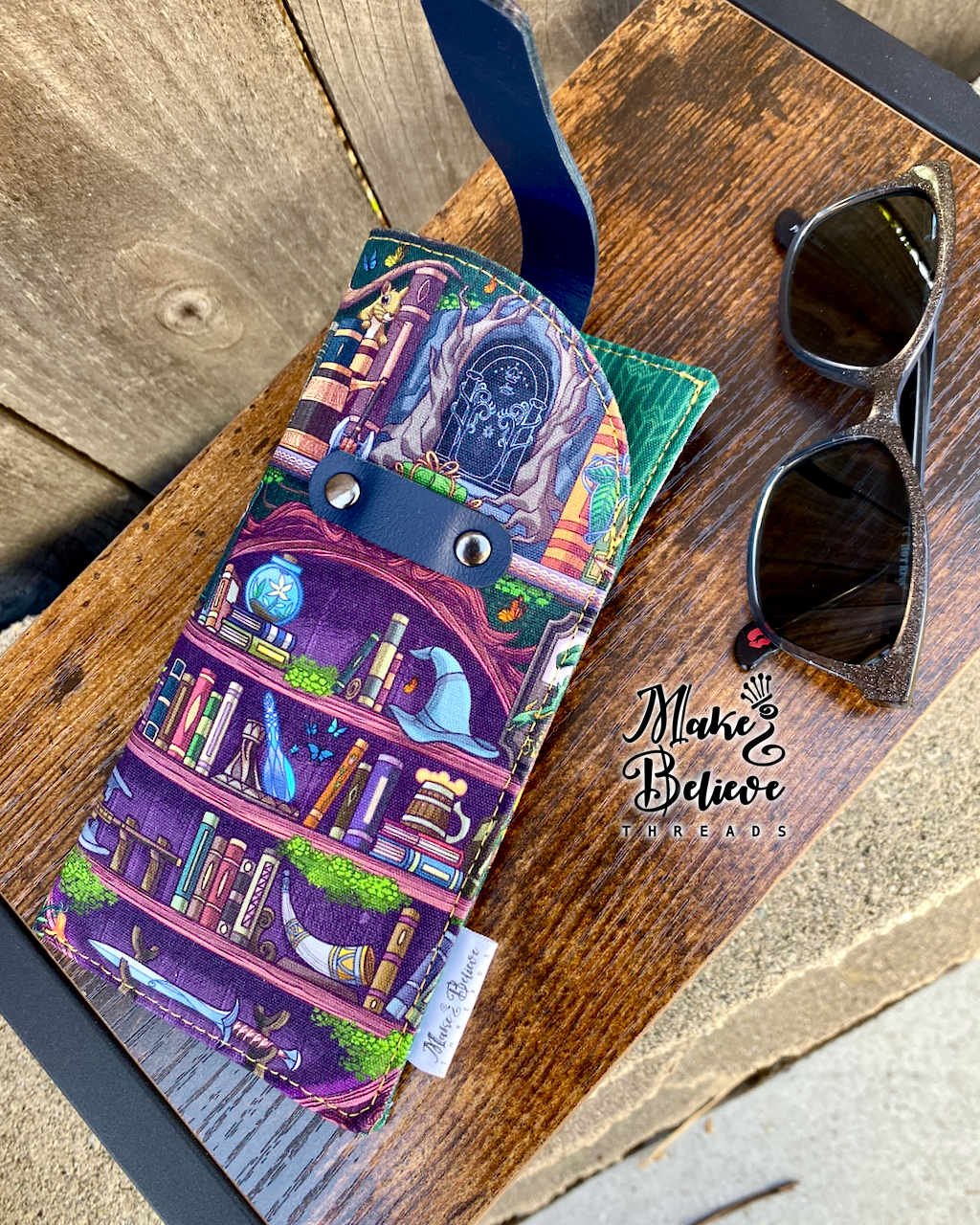 LOTR Bookshelf Glasses Sleeve