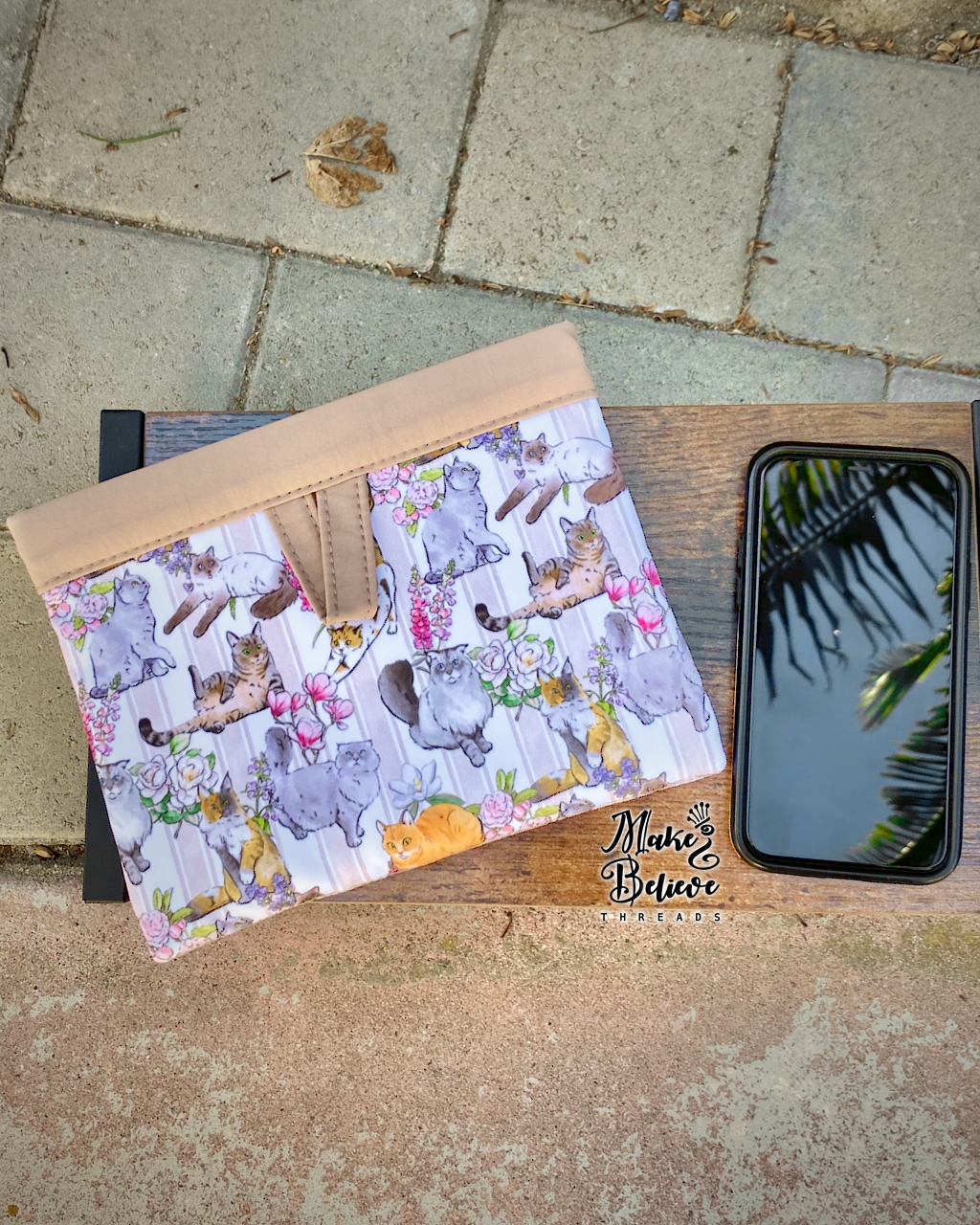 Beige Floral Cat Stripes Snappy Pouch
