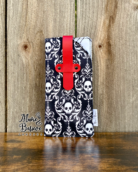 Damask Skulls Glasses Sleeve