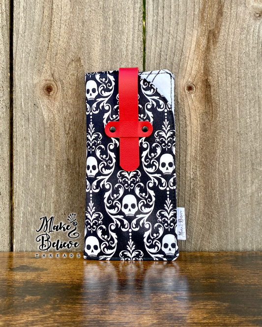 Damask Skulls Glasses Sleeve