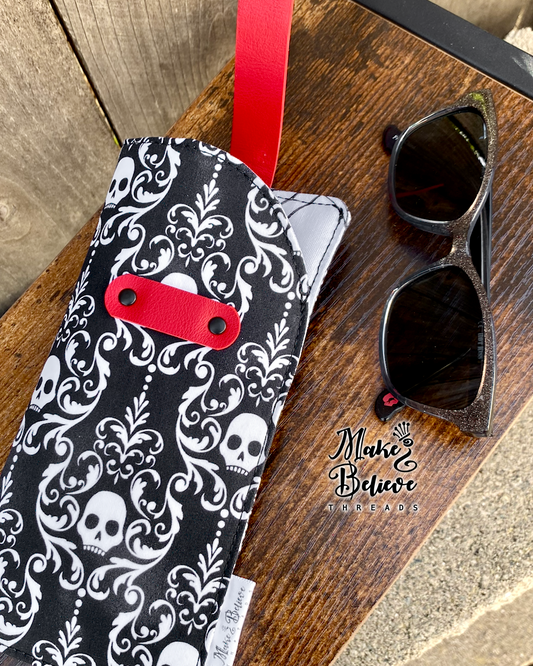 Damask Skulls Glasses Sleeve