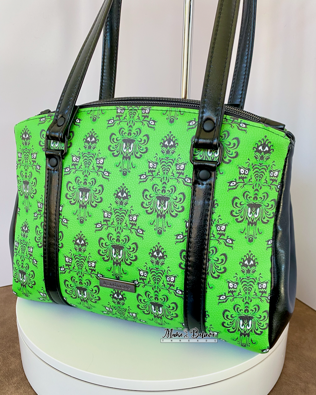 Green Haunted Wallpaper Shoulder Bag