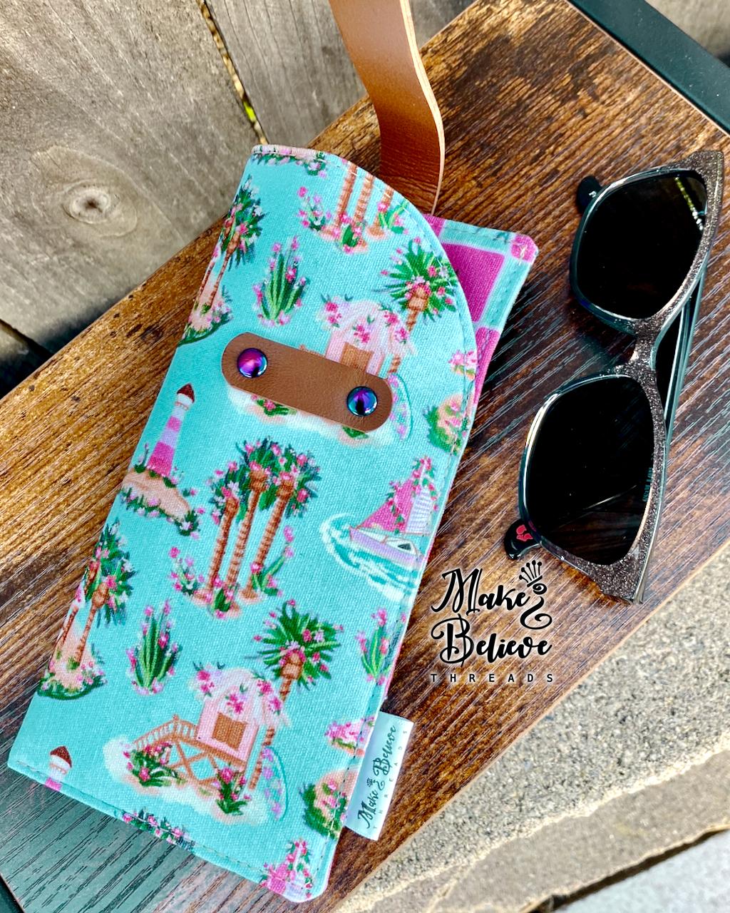Island Summer Hideaway Glasses Sleeve