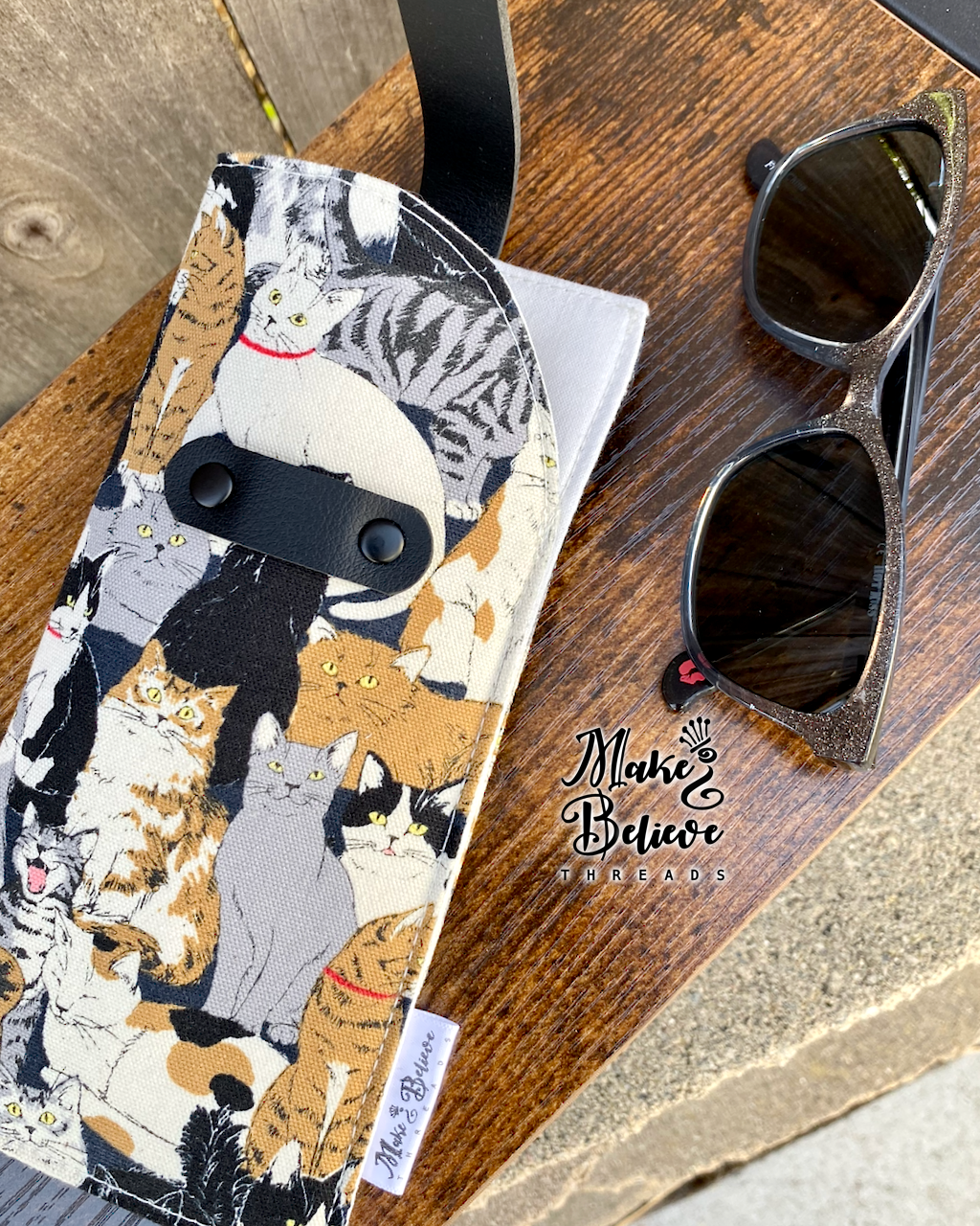 Japanese Canvas Neutral Cats Glasses Sleeve