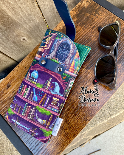 LOTR Bookshelf Glasses Sleeve