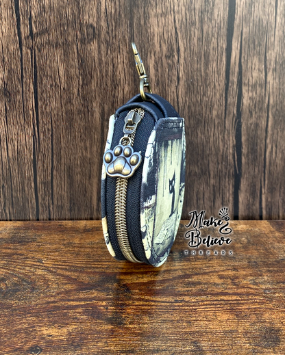 Letter-Reading Kitty Circle Pouch with Clip
