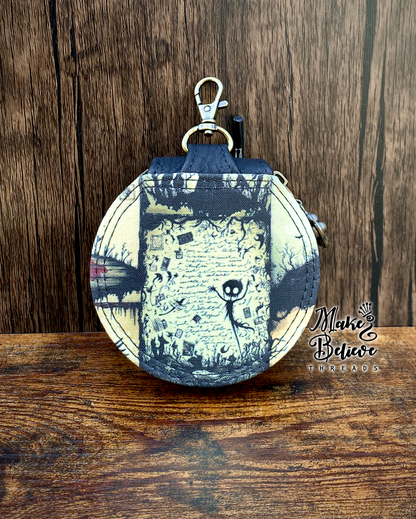 Letter-Reading Kitty Circle Pouch with Clip