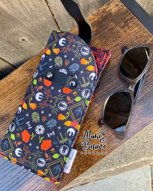 Nouveau Space Wars Icons Glasses Sleeve