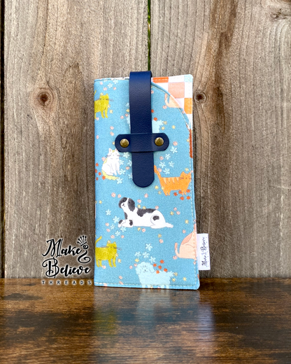 Stay Pawsitive Cats and Dogs on Blue Glasses Sleeve